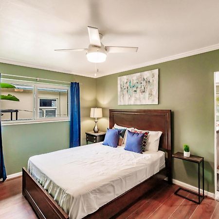 Bnb Hyperion - Updated 1B1B Hideaway - Sleeps 3 Голливуд Экстерьер фото
