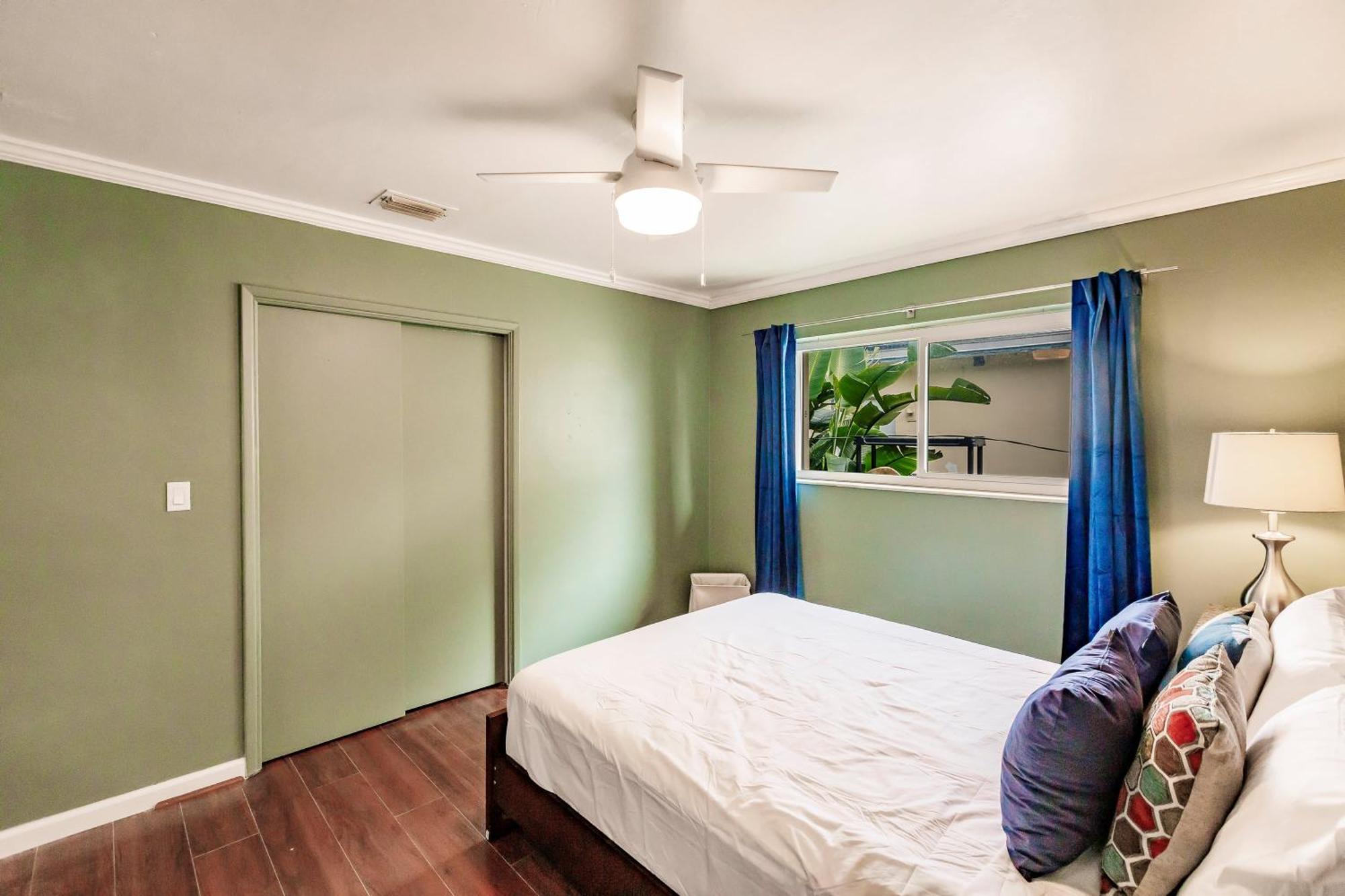 Bnb Hyperion - Updated 1B1B Hideaway - Sleeps 3 Голливуд Экстерьер фото