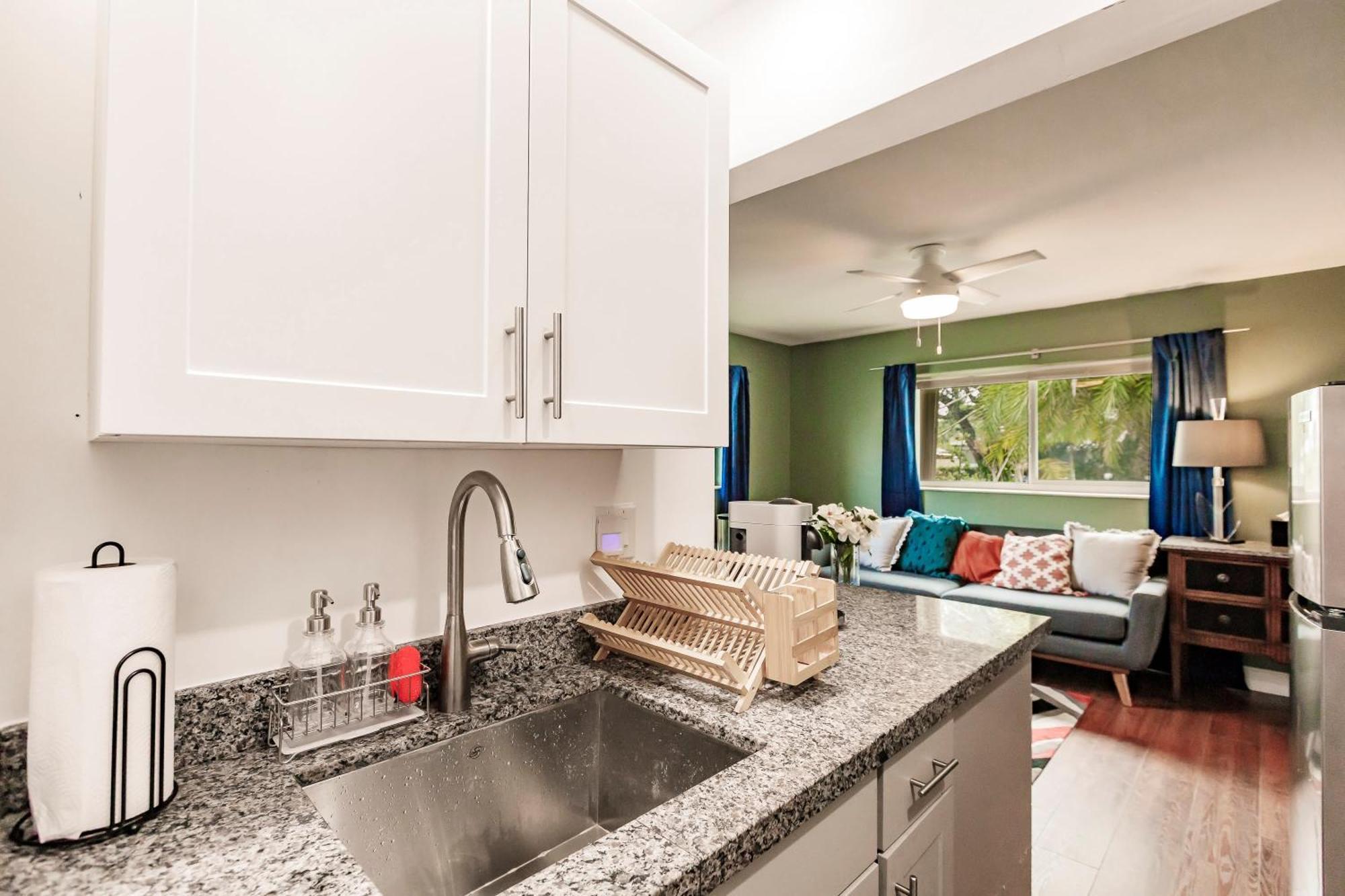 Bnb Hyperion - Updated 1B1B Hideaway - Sleeps 3 Голливуд Экстерьер фото