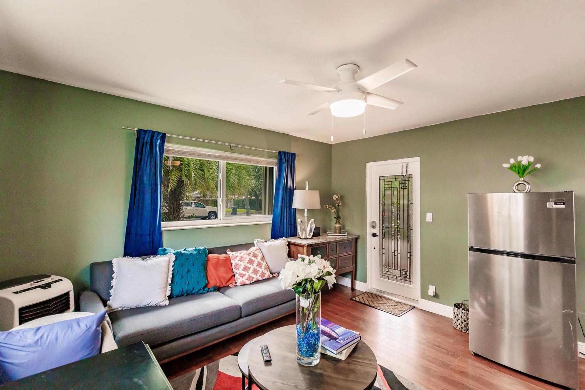 Bnb Hyperion - Updated 1B1B Hideaway - Sleeps 3 Голливуд Экстерьер фото