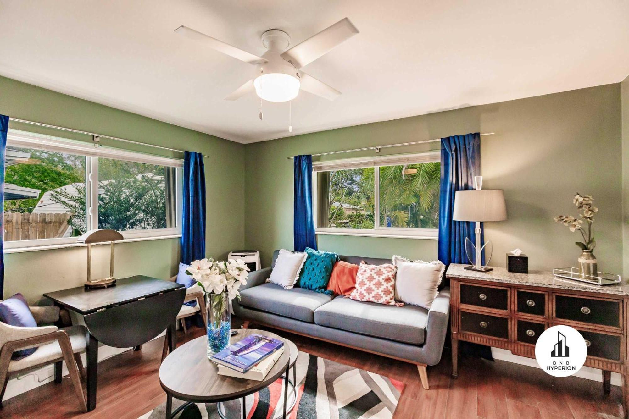 Bnb Hyperion - Updated 1B1B Hideaway - Sleeps 3 Голливуд Экстерьер фото